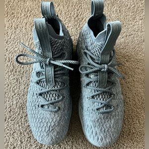 Nike Lebron 15 'Wolf Grey & Metallic Gold' Size 7Y